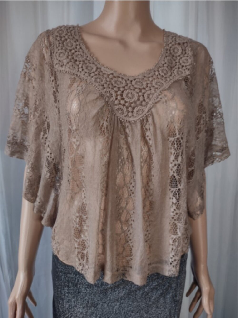Fashion magazine mocha lace poncho blouse size M